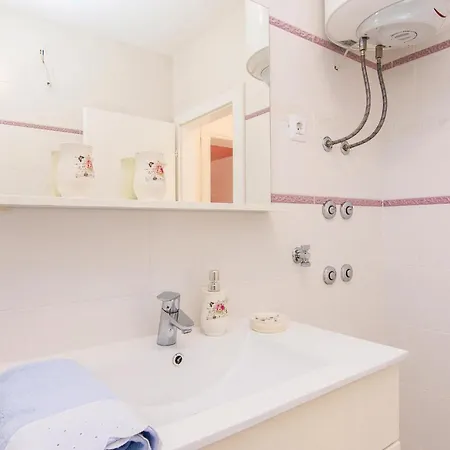 Two-bedroom In Appartement Pakoštane