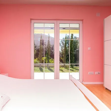公寓 2 Bedroom Gorgeous In Pakoštane