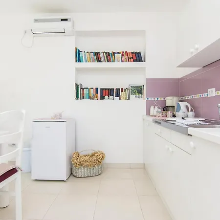 2 Bedroom Gorgeous In 公寓 Pakoštane