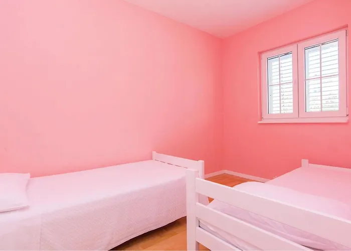 Two-bedroom In 아파트